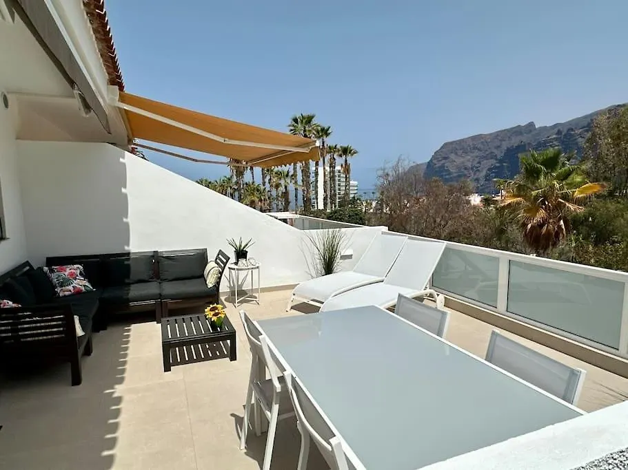 New Renovated Appartment With Beautiful View On Cliffs And Sea contacts